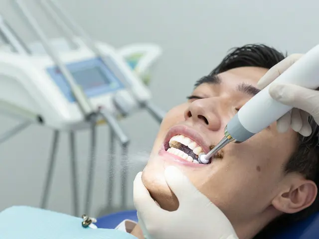 Pískování zubů: Jaké jsou jeho dlouhodobé výhody a proč to doporučují zubní lékaři