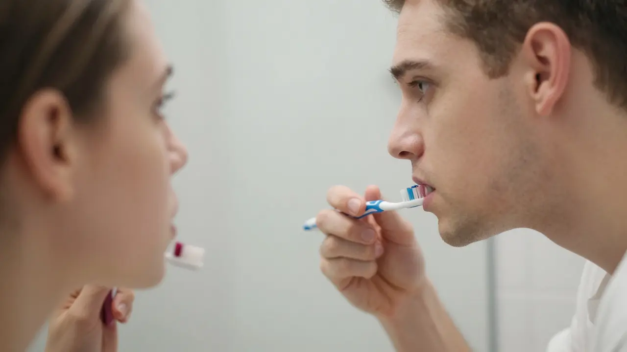 Subgingivální ošetření: Co je to kyretáž zubů a pomáhá skutečně proti zánětu?