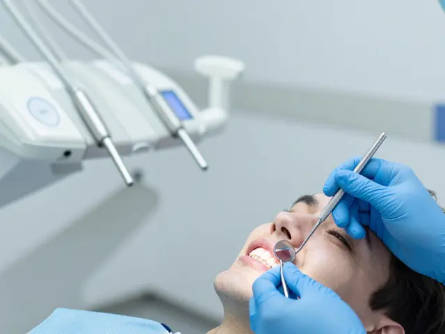 Dentální hygiena: Jak často navštívit zubaře a co dělat doma